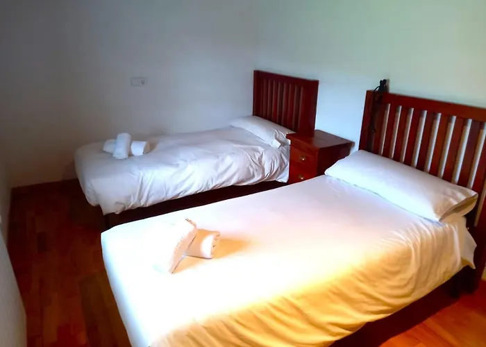 Casa Con Jardin En Guils شقة *